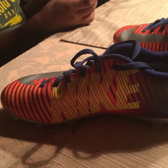 Athletic shoes - youth soccer cleats - Picture 7 of 8